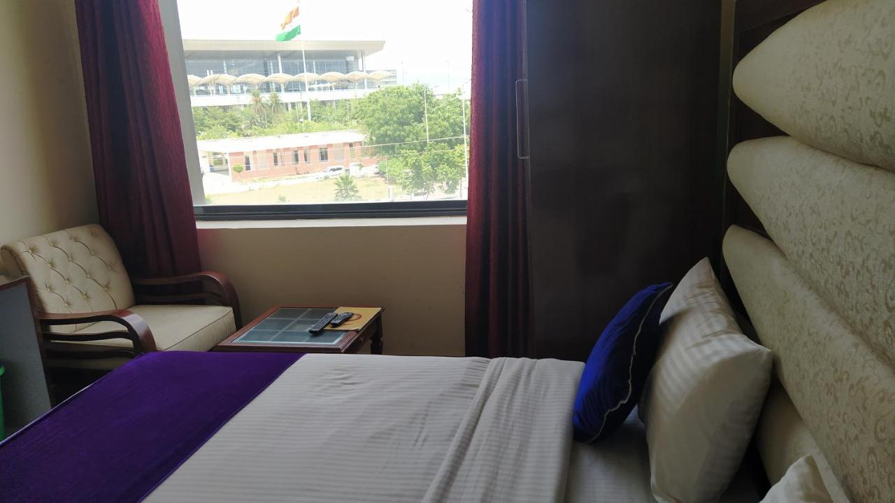 Hotel Eurasia Mohali International Airport Zirakpur Extérieur photo